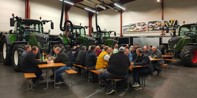 In der Maschinenhalle in Schaffhausen informierte die GVS Agrar AG rund 50 Interessierte über diverse aktuelle Themen.