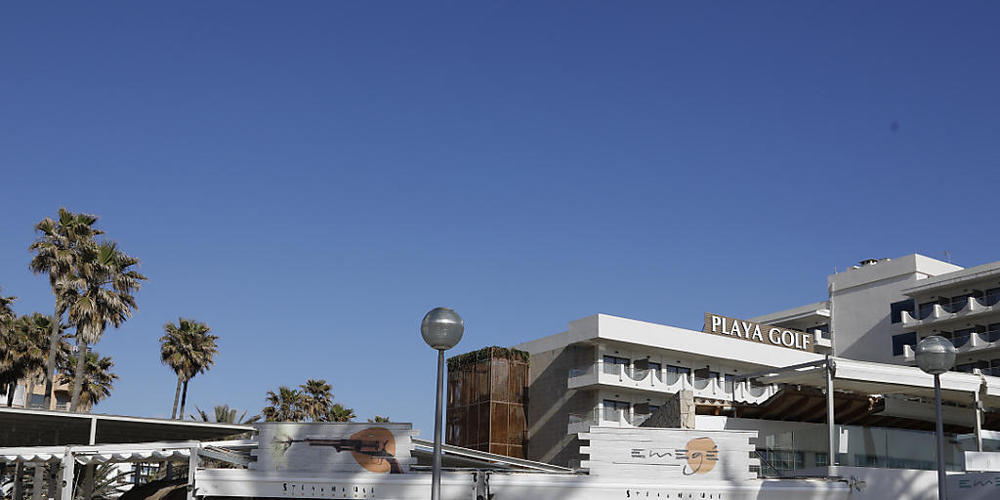 Keine Bedienung in Innenräumen: Auf Mallorca sollen die Corona-Maßnahmen wieder verschärft werden. Foto: Clara Margais/dpa