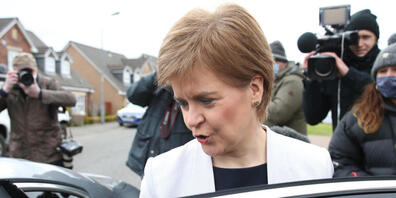 Bleibt sie nun?: Nicola Sturgeon, Erste Ministerin von Schottland, wird durch einen Bericht entlastet. Foto: Andrew Milligan/PA Wire/dpa