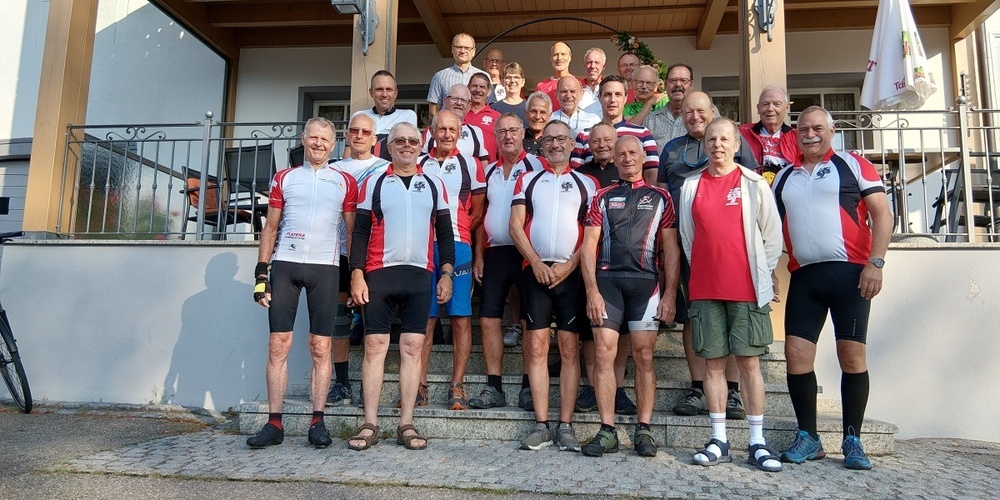 Die Männerriege Gossau auf ihrer zweitägigen Velotour.