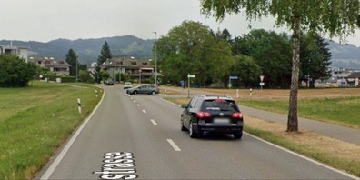 Bei der Einmündung der Bönlerstrasse in die Grüningerstrasse werden Massnahmen zur Verkehrssicherheit getroffen.