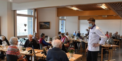 Der Küchenchef von Thurvita, Philipp Wettach, freut sich, die Bewohnenden wieder im Speisesaal verköstigen zu dürfen.