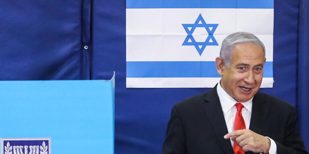 HANDOUT - Israels Regierungschef Benjamin Netanjahu hat gute Chancen, im Amt zu bleiben. Foto: Marc Israel Sellem/JINI/XinHua/dpa - ACHTUNG: Nur zur redaktionellen Verwendung und nur mit vollständiger Nennung des vorstehenden Credits