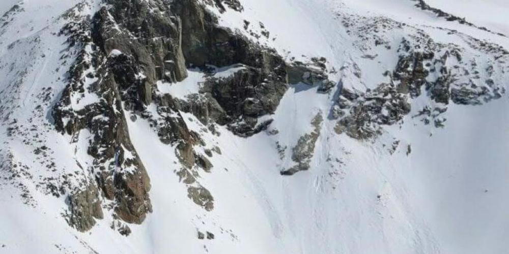 Bei einem Lawinenniedergang oberhalb von Zinal ist ein 42-jähriger Mann ums Leben gekommen.