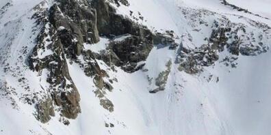 Bei einem Lawinenniedergang oberhalb von Zinal ist ein 42-jähriger Mann ums Leben gekommen.