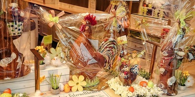 Wie viel wiegt der Osterhahn im Hirschy-Schaufenster?