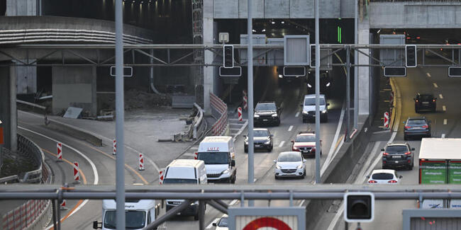 Geht es nach zwei Ausserrhoder Kantonsparlamentariern, soll der Verkehr im Rosenbergtunnel zu Spitzenzeiten mittels Road-Pricing gelenkt werden. (Archivbild)