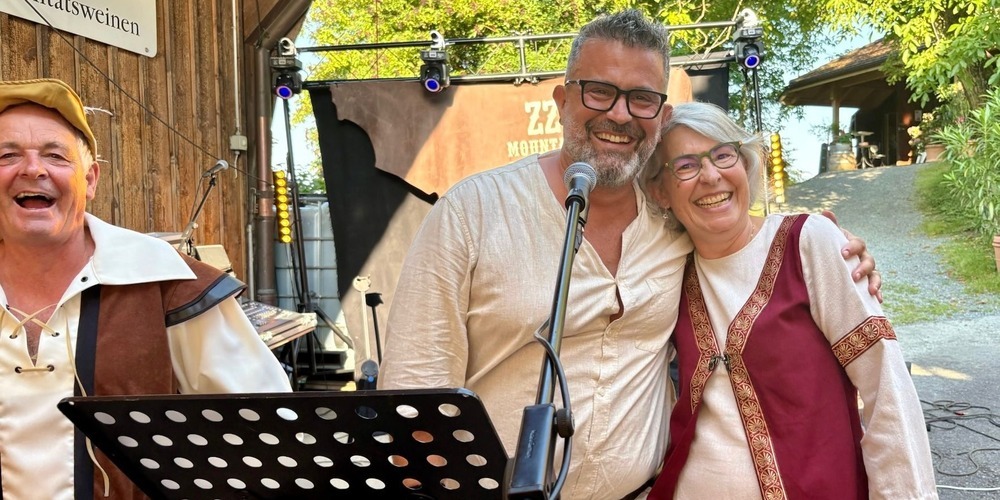 Joseph Enk (Burgbewohner), Mario Sonderegger (Vereinspräsident) und Monika Enk