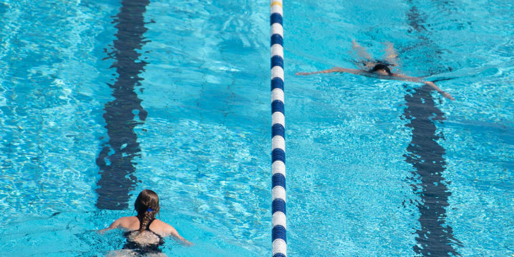 Der Betrieb der Badi Glarus soll an einen Verein übergehen. (Symbolbild)