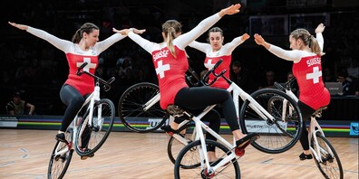Präzise, athletisch, hoch konzentriert: Der Uzwiler Vierer an der Hallenradsport-Weltmeisterschaft 2024. Als amtierende Schweizermeister eroberten sie dort den Weltmeistertitel. Von links: Sarah Manser, Selina Niedermann, Stefanie Haas und Valerie Unternährer.