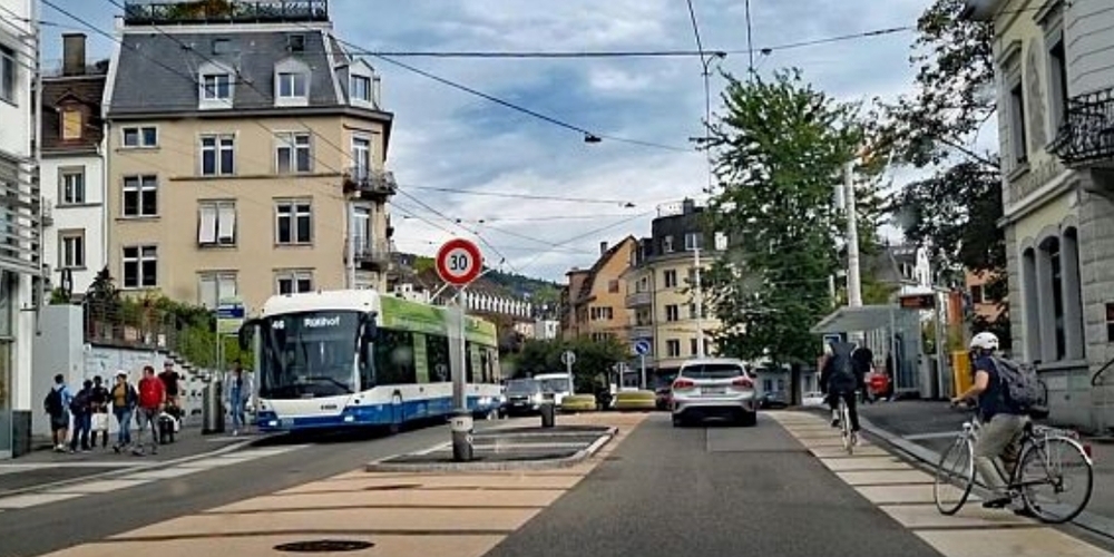 So wie in Wipkingen soll es künftig auch auf der Rämistrasse beim Unspital aussehen.