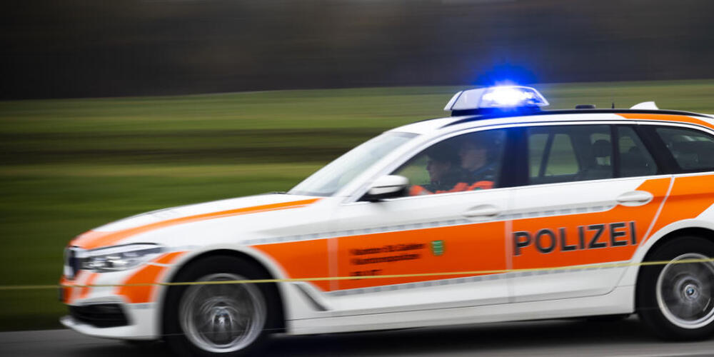 Nach einer grossen Suchaktion ist eine vermisste Frau in einem Bach tot aufgefunden worden. (Archivbild)