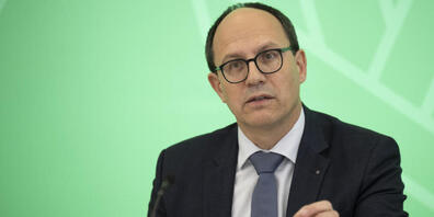 Der St. Galler Finanzchef Marc Mächler (FDP) hat am Donnerstag die Details von Voranschlag und Entlastungspaket präsentiert.