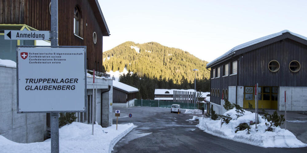 Auf dem Parkplatz Langis, unweit des als Bundesasylzentrum genutzten Truppenlagers Glaubenberg, kam es am Freitagmorgen zu einer Schlägerei mit fünf leicht Verletzten. (Archivaufnahme)