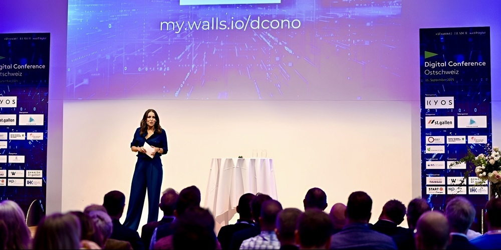 Bigna Silberschmidt begrüsst die Gäste der 3. Digital Conference Ostschweiz