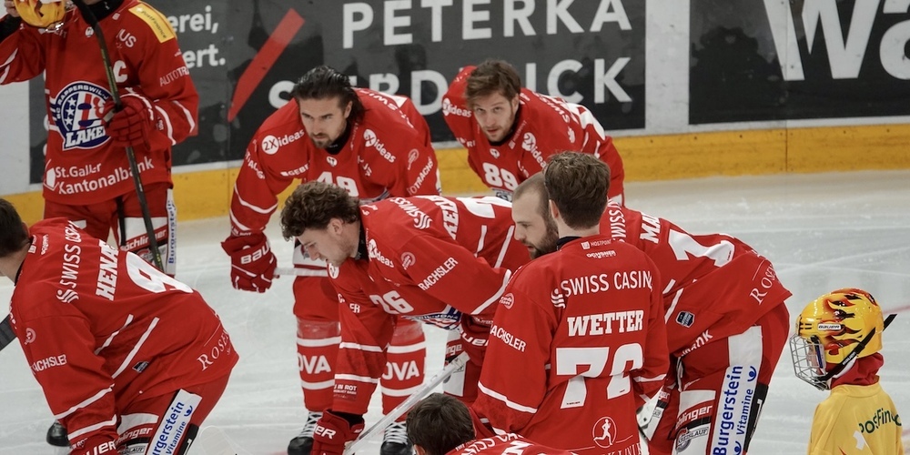 Gebremst: Die Lakers müssen gegen Lugano geschlagen vom Eis.