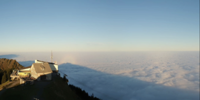 Wunderschöner Sonnenaufgang auf dem Kronberg