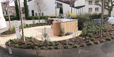 Die «Genussinsel» vor der Pfarrkirche ist für die Besucher bereit