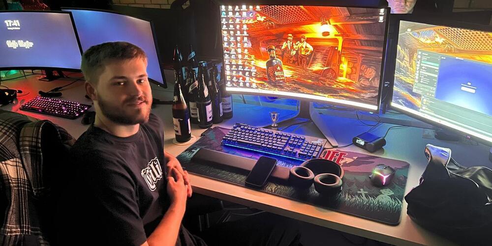 Teilnehmer Ivan Ambrosch geniesst die besondere Atmosphäre der LAN-Party im Progy Zentrum. 