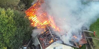 Als die Feuerwehr eintraf, stand die angebaute Scheune in Goldingen bereits in Vollbrand.