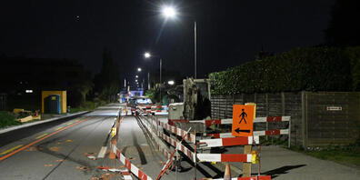 Laut Stadtpolizei Chur ist in der Nacht auf Samstag eine Person mit einem Motorrad in eine Baustellenschranke geprallt.