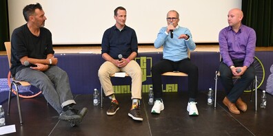 von links: Daniel Linder, Moderator; Alex Gamper, Verein MTB Rheintal; Thomas Kirchhofes, Direktor St.Gallen-Bodensee Tourismus; Daniel Litscher, Projektleiter Tiefbau Kanton St.Gallen.