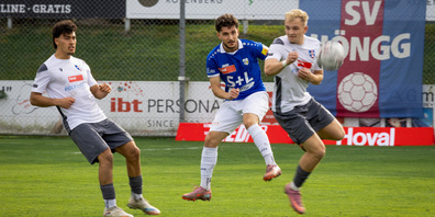 Emir Murati (Bildmitte) kehrt zum FC Au-Berneck zurück. 