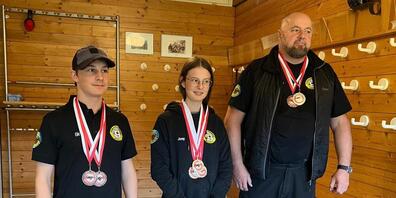 Medaillenregen für Altstätten: Die Sieger der kurzen Kanone auf 50 Meter (v. l. n. r.): Elia Büchel, Jenny Mosch, Gabriel Gerner.