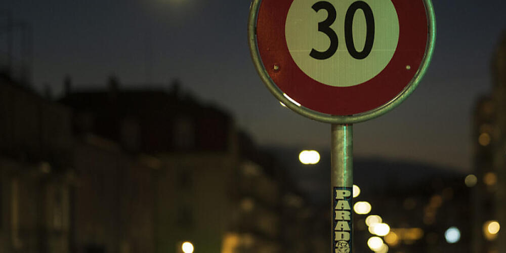 Flüsterbeläge werden kein Ersatz für Tempo 30. Der Kantonsrat hat am Montag einen entsprechenden bürgerlichen Vorstoss versenkt. (Symbolbild)
