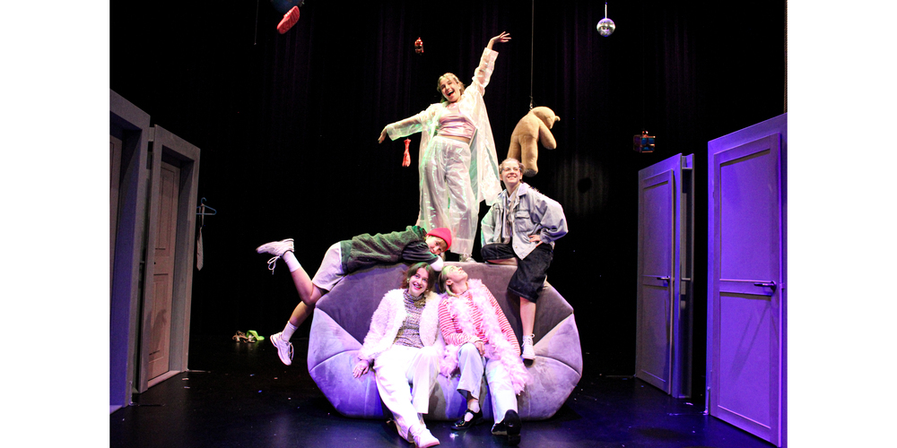 Die Schauspielerinnen Teresa Lang, Annin Lehmann, Amélie Maag, Linda Müller und Junia Reller.