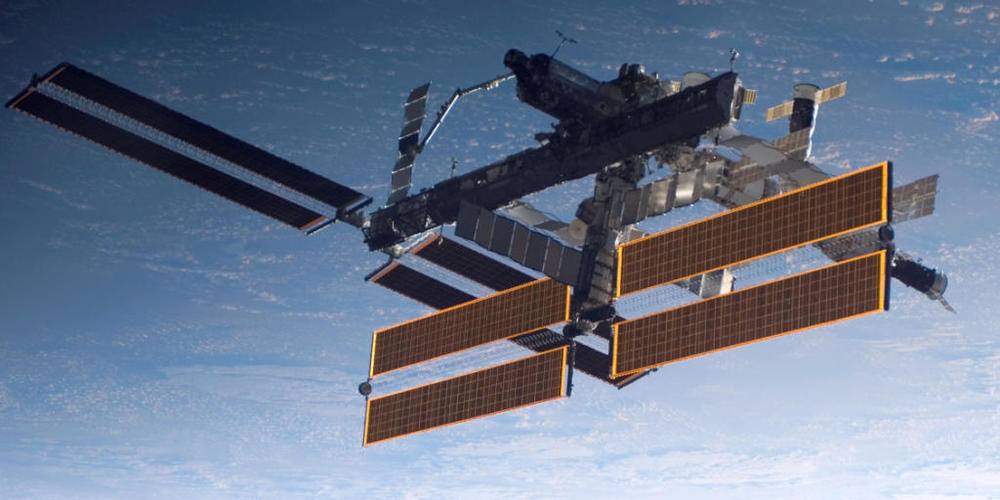 HANDOUT - Die Internationale Raumstation (ISS) in der Erdumlaufbahn. Foto: Nasa/dpa - ACHTUNG: Nur zur redaktionellen Verwendung und nur mit vollständiger Nennung des vorstehenden Credits