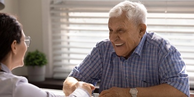 Die Gemeinde bietet verschiedene Angebote für ältere Menschen und ihre Angehörigen. (Symbolbild)