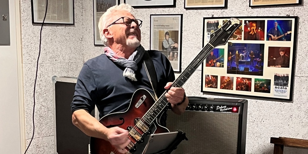 Urs Baumann, Gitarrist der Band Blues Corner, in seinem Element.