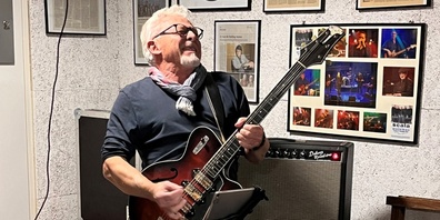 Urs Baumann, Gitarrist der Band Blues Corner, in seinem Element.