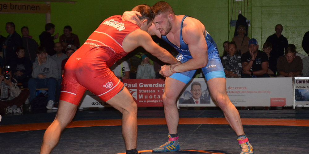 Fredi Bruhin (blau) sorgte für den einzigen Tuggner Sieg in der ersten Halbzeit. 