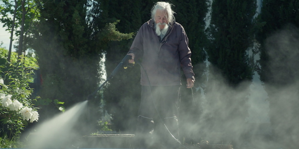 Weil Schweigen und Verdrängen nicht länger genügen, machen sich ehemalige Heim- und Verdingkinder gemeinsam mit ihren Kindern auf eine bewegende Spurensuche