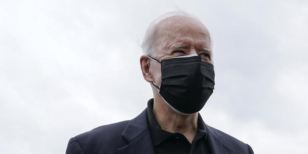 Joe Biden, Präsident der USA, spricht mit Journalisten auf der Delaware Air National Guard Base. Foto: Patrick Semansky/AP/dpa