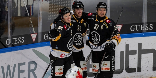 Grande Lugano! Dario Simion, Mirco Mueller und Calvin Thürkauf (v.l.) jubeln über das 5:1.
