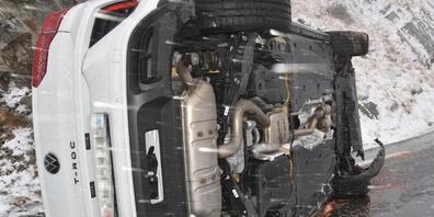 Schneebedeckte Bündner Strassen sorgten in dieser Saison bereits zu drei Verkehrsunfällen wie hier in Splügen.