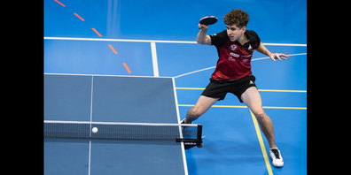 Denis Bernhard voll in Action - der Kapitän der ersten Liga