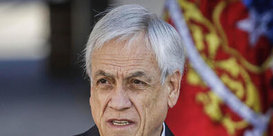 ARCHIV - Sebastián Piñera, Präsident von Chile, während einer Ankündigung. Angesichts des rasanten Anstiegs der Corona-Zahlen soll die Wahl der Delegierten für eine Verfassungsgebende Versammlung in Chile vom 10. und 11. April auf 15. und 16. Mai ...