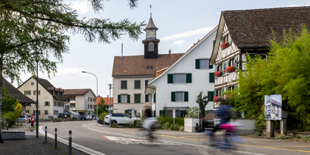 Uster sammelt bis Ende November Rückmeldungen zum Velofahren – mit attraktiven Preisen für Teilnehmende.