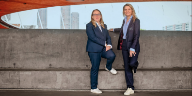  Marion Daube, Direktorin Frauenfussball beim Schweizerischen Fussballverband, (rechts) und Doris Keller, Turnierdirektorin der UEFA Women’s EURO (links) erhalten den Sportpreis des Kantons Zürich 2025 