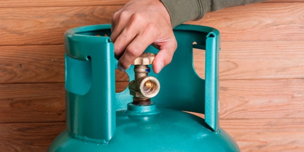 Gasflaschen sollten niemals in geschlossenen Räumen gelagert werden.