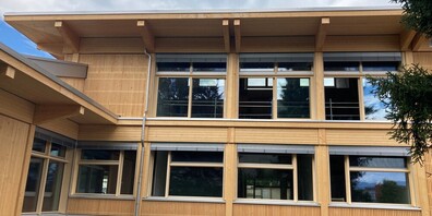 Noch sind die Bauarbeiten im Gange, doch schon bald kann das neue Schulhaus Höflibach bezogen werden.