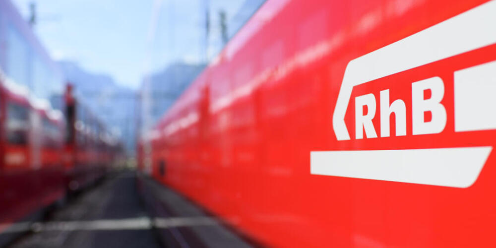 Die Surselvalinie der Rhätischen Bahn (RhB) wird über das kommende Wochenende zwischen Reichenau-Tamins und Ilanz wegen Bauarbeiten gesperrt.
