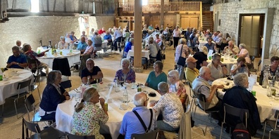 Fröhliche Stimmung: Die Hombrechtiker Seniorinnen und Senioren genossen den Ausflug und das gemeinsame Mittagessen.