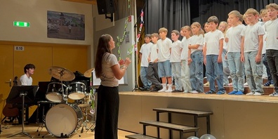 Chiara Gentilini beim grossen Auftritt mit den Kindern.