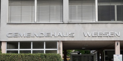 Schriftzug am Gemeindehaus Weesen an der Hauptstrasse. (Archivbild)