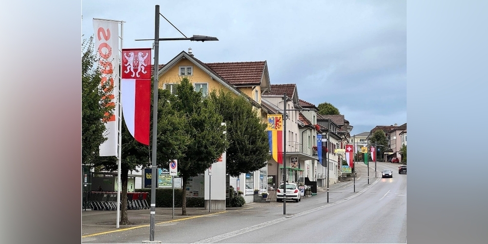 Erneuerung-der-Fahnen-in-Bazenheid